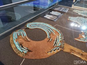 Древний кафтан, предположительно принадлежавший удаганке, представили на выставке в Якутске