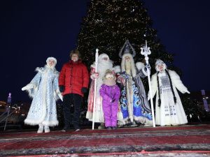 В Якутске состоялась торжественная церемония зажжения первой новогодней елки в стране