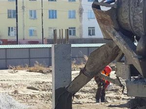 Вбита первая свая нового здания школы №1, бывшей №8 Якутска