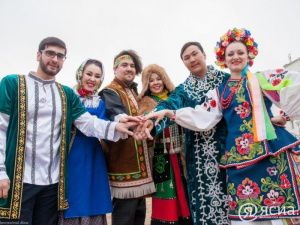 Айсен Николаев поздравил якутян с Днем национальных культур