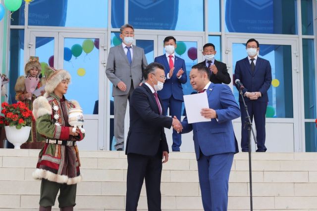 Альберт Семенов поздравил с Днем знаний Арктический государственных агротехнологический университет