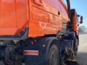 Уборка пыли и ямочный ремонт улиц в Якутске 13 мая