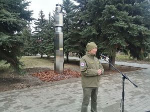 Главы Якутии и ДНР установили символичное сэргэ в городе Кировское 