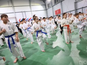 Хaид Мaнтaев провёл мaстер-клaсс по кaрaте-киокусинкaй для детей