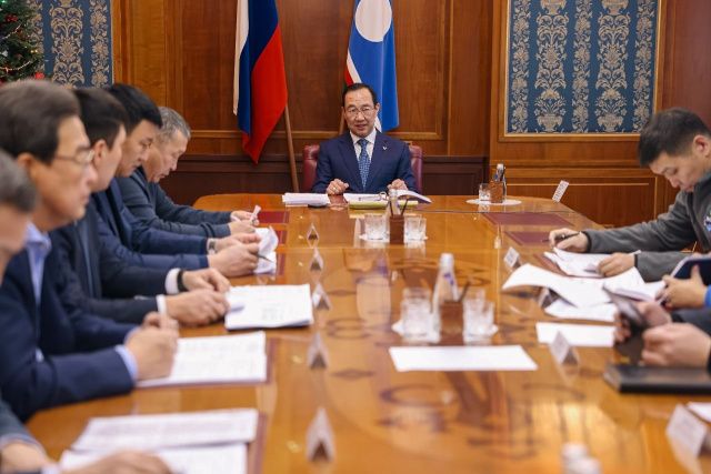 Айсен Николаев провел оперштаб по координации строительства социально значимых объектов