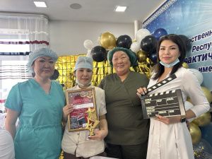 Работники якутского НПЦ «Фтизиатрия» примерили на себя образы любимых артистов