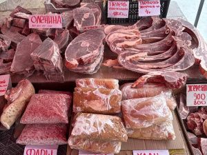 Цена мяса, ягод и прочего на "Крестьянском рынке"