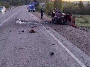 В Алданском районе при столкновении машин погиб один человек. Виновник аварии скрылся, бросив пассажиров