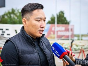 В Якутске возложили цветы к монументу «Воинам-победителям» в честь 80-летия победы в Курской битве