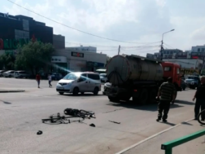 В Якутске под колесами водовозки погиб мальчик-велосипедист: Новые подробности