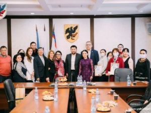 Откроют ли улицу Короленко, что делать с бродячими собаками и успевает ли мэр заниматься спортом. В День печати глава Якутска встретился с журналистами