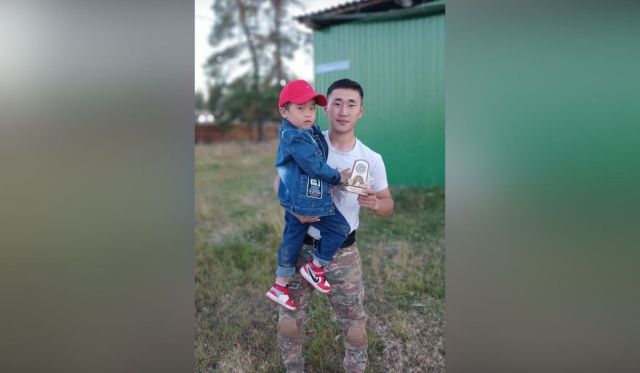 Врачи выходили 3-летнего малыша, который сутки провел в болоте