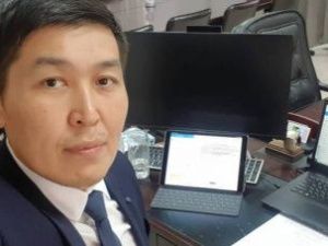 Министр инноваций Якутии Анатолий Семeнов презентовал новое средство от обморожения