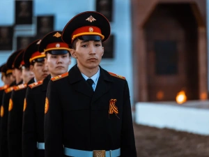 В патриотической акции «Свеча памяти» якутяне выложили из горящих свечей слово «ПОМНИМ» 