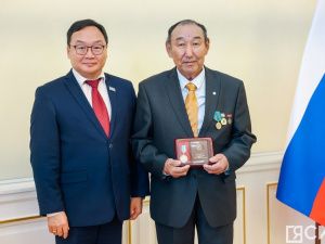 Госнаграды вручили отцам и матерям в Якутии