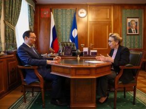 Айсен Николаев рассмотрел с Галиной Данчиковой вопросы федеральной повестки