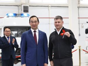 Новые «арктические» машины скорой помощи передали медикам районов Якутии