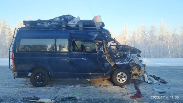 В Якутии в ДТП погиб водитель. Еще девять человек получили травмы