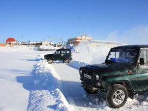 В Магане впервые провели зимние автогонки