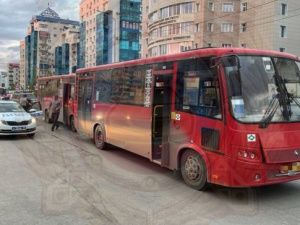 В Якутске при столкновении маршруток пострадали трое пассажиров : Несовершеннолетний получил перелом грудины