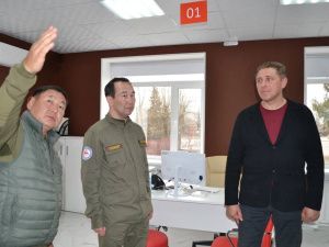 Айсен Николаев проверил ход работ по восстановлению подшефного Якутии города Докучаевска