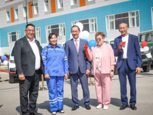 17 новых автомобилей получили районные больницы Якутии