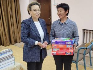 Галина Данчикова приняла участие в акции «Собери ребёнка в школу»