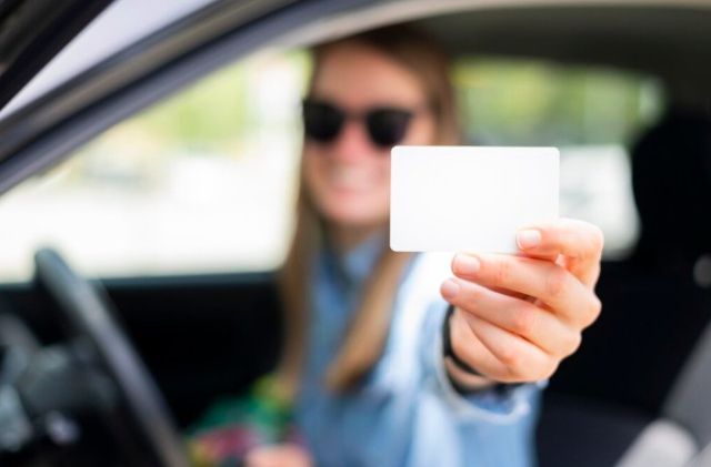 В Якутске 18-летняя девушка использовала поддельное водительское удостоверение
