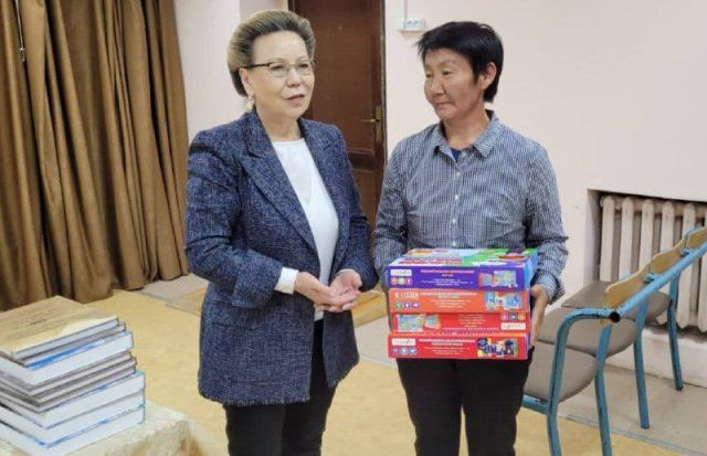 Галина Данчикова приняла участие в акции «Собери ребёнка в школу»