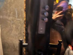 В торговом центре в Якутске оказались закрыты около двух десятков человек, в том числе и дети