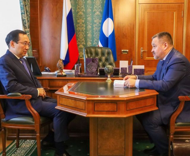 Айсен Николаев встретился с главой Абыйского района Станиславом Цюхцинским