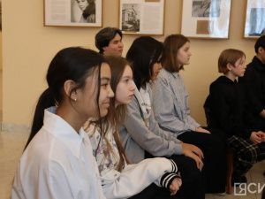 Школьники Якутска записали видеоподкаст с артистами Русского драмтеатра