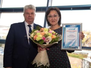 Коллектив аэропорта «Якутск» торжественно проводил Сардану Авксентьеву