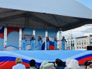 В день флага России в Якутске состоялось торжественное вручение паспортов