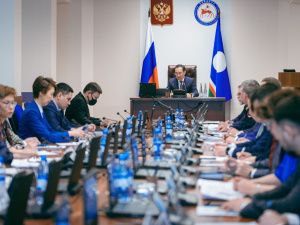 Глава Якутии назвал завоз грузов и подготовку к отопительному сезону первоочерёдными задачами оперштаба  