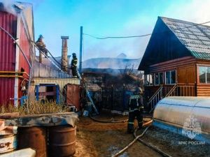 В Якутске при пожаре на Сергеляхском шоссе пострадала женщина