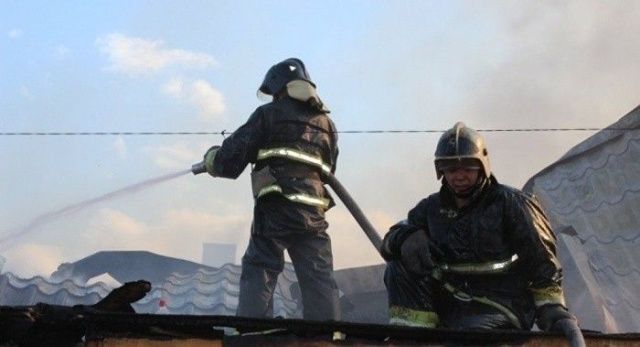 В Мирном на пожаре пострадала женщина