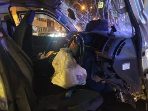 В Якутске в час пик столкнулись микроавтобус с маршрутным автобусом