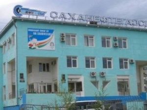 «Саханефтегазсбыт» заподозрили в закупке кожаных плащей и юбок