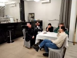 В Якутске оперативники "накрыли" гей-вечеринку*