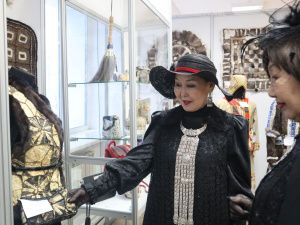 В Якутске открылась юбилейная выставка творческого объединения «Сөргүтүү»