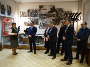 Глава Якутии посетил музей Северо-Западного фронта в Старой Руссе