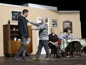 Найти своих и успокоиться. Премьера спектакля «Старший сын» 25 и 26 апреля на сцене Русского театра 