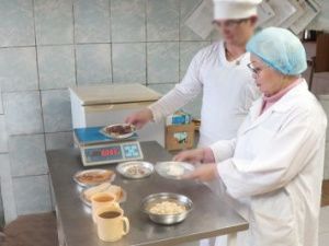 Для несовершеннолетних, содержащихся в следственном изоляторе, предусмотрены повышенные нормы питания