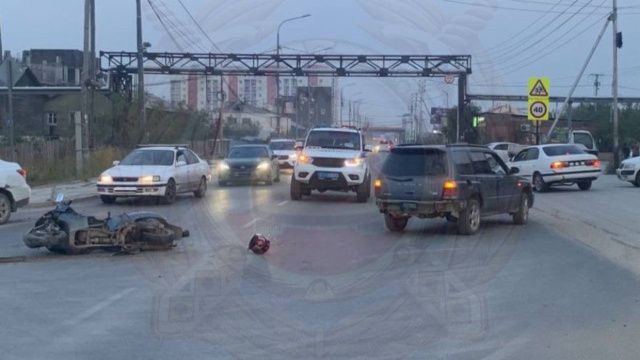В Якутске произошло столкновение автомобиля с мотоциклистом: Пострадали три человека