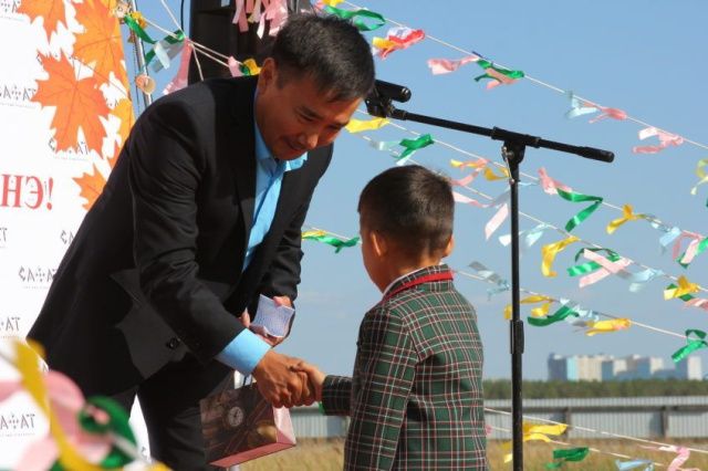 Управление образования города Якутска о "нагрянувших правоохранителях" в школу певца Анатолия Бурнашева