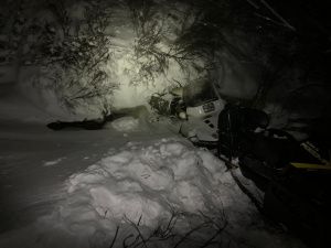 Спасатели эвакуировали двух мужчин, застрявших в ручье в Среднеколымском районе