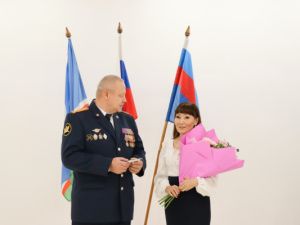 В УФСИН Якутии супруге председателя совета ветеранской организации вручена медаль «Жене офицера»