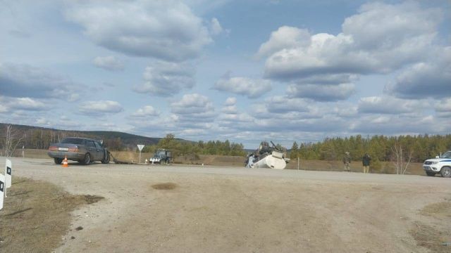 В Якутии в ДТП столкнулись легковой автомобиль и "Молоковоз"
