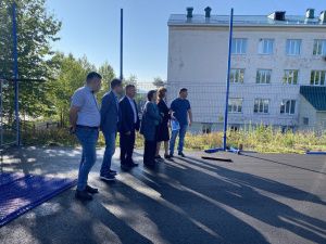 Андрей Тарасенко проверил готовность образовательных учреждений к началу учебного года в Алданском районе